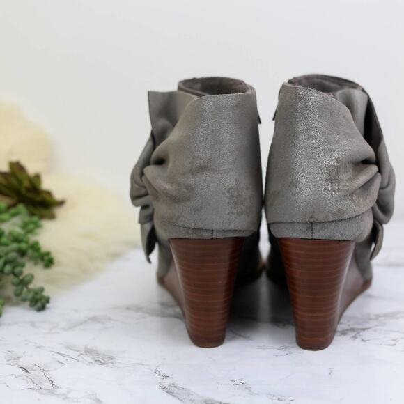 Sole Society Pegie Gray Metallic Leather Wedge Boots Twist Knot Size 9 Women's - Picture 3 of 6